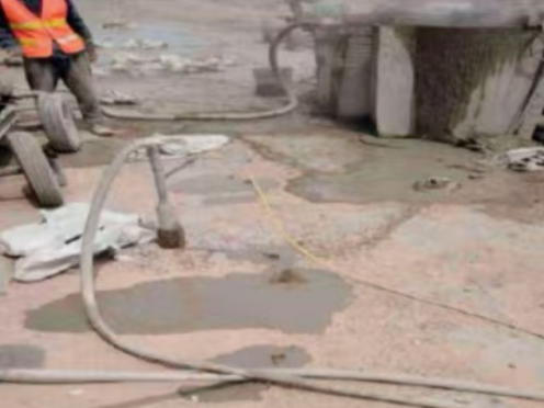 鄞州水泥混凝土路面板底注浆技术 路面脱空注浆整治方案